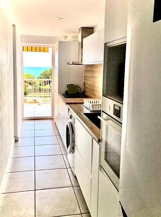 Apartamento Frente Al Mar Con Piscina Malgrat de Mar Exteriör bild